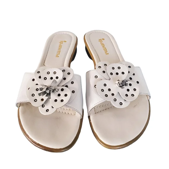 LAST CHANCE OFFER** Ipanema White Leather Floral Sandals - Picture 2 of 10